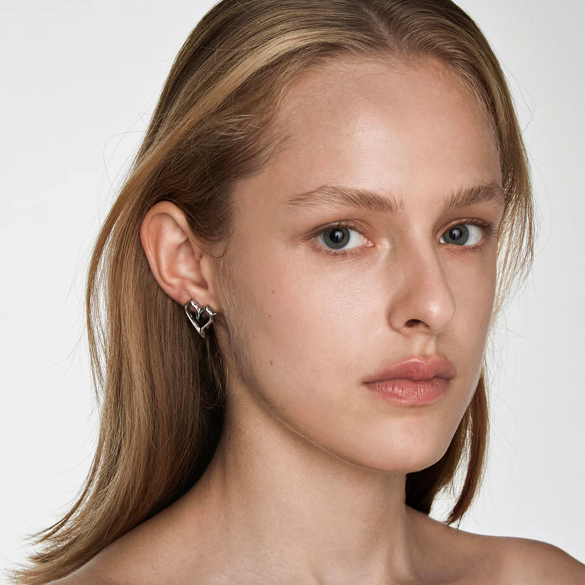 Lover Series Black Zirconia Heart Earrings - Image 3