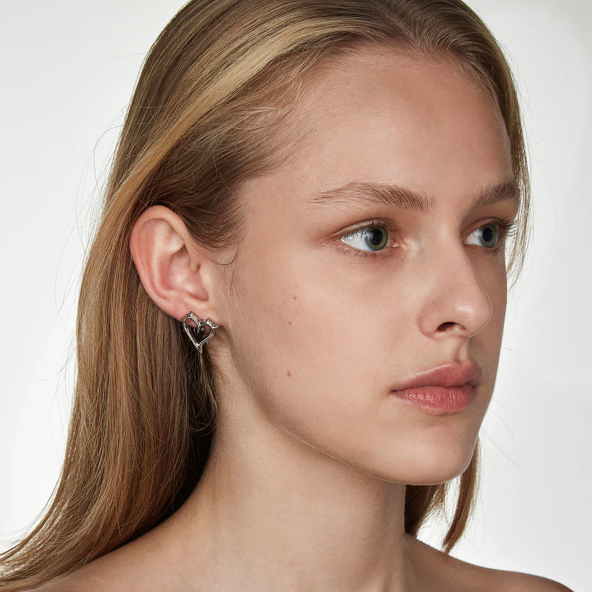 Lover Series Black Zirconia Heart Earrings - Image 4